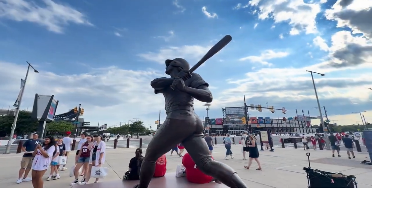 Kefrén Velázquez guía sobre qué hacer tras los juegos en el Citizens Bank Park de Filadelfia