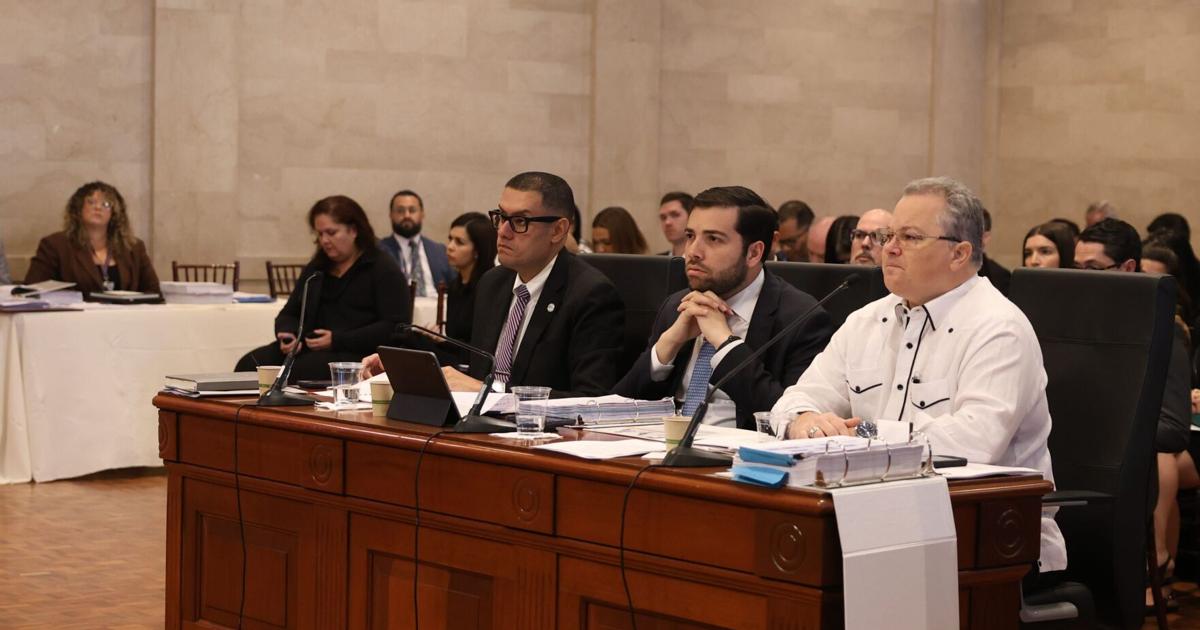 Senado evalúa proyectos para hacer cambios al sistema de permisos