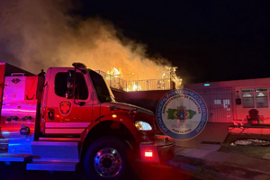 Imagen del artículo de WAPA: Incendio consume una residencia de madera en Fajardo