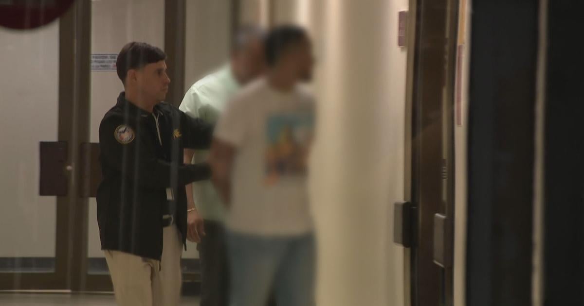 Evalúan cargos contra agente que intentó robar $2,000 del cuarto de evidencia en Juan Domingo