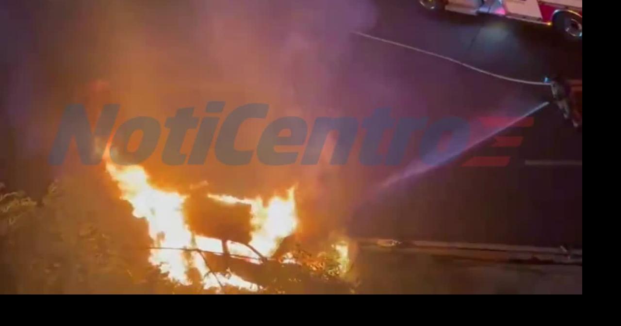 Conductor logra salir de auto incendiándose en la PR-2, en Guaynabo