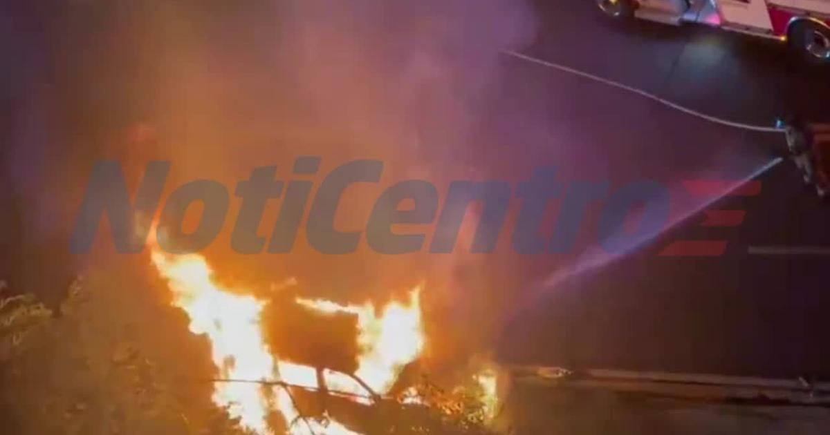 Conductor logra salir de auto incendiándose en la PR-2, en Guaynabo