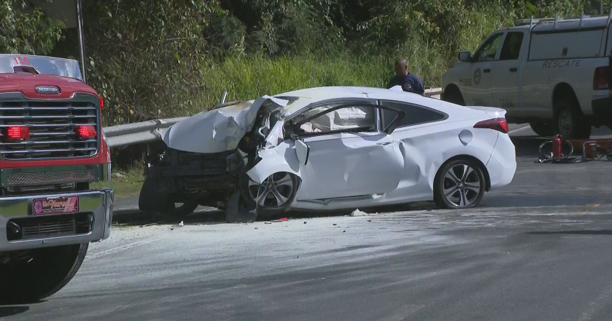 Dos jóvenes chocan en la PR-3, en Ceiba; uno muere calcinado en el carro