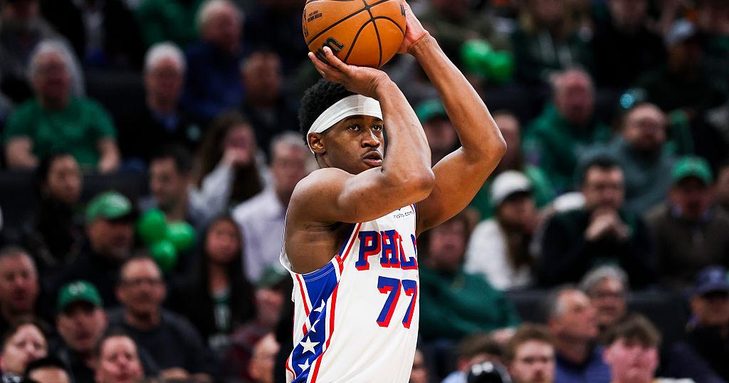 Noche histórica para VJ Edgecombe en Victoria de 76ers sobre Celtics