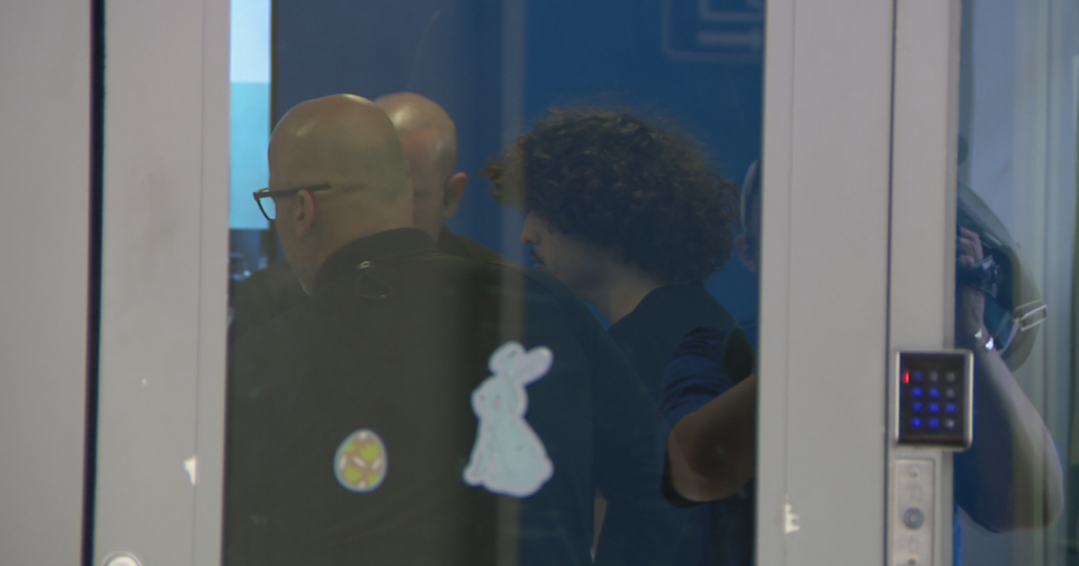 Radican cargos contra hombre que realizó broma con IA a las autoridades