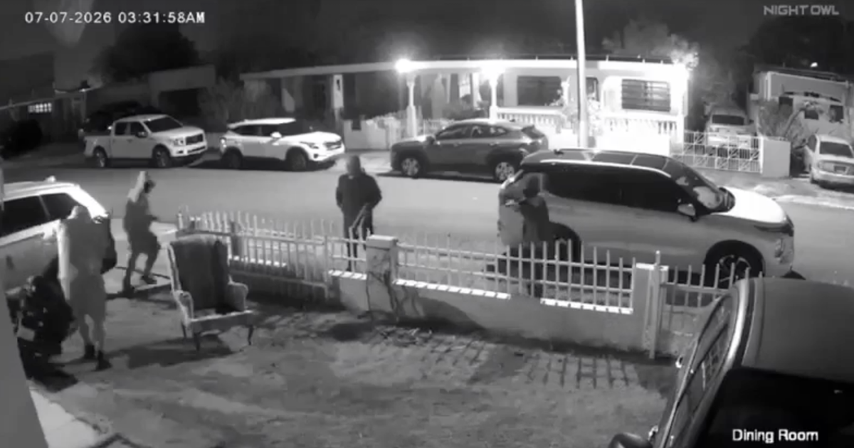 Cuatro encapuchados roban motora en urbanización de Guayama y quedan grabados en cámara