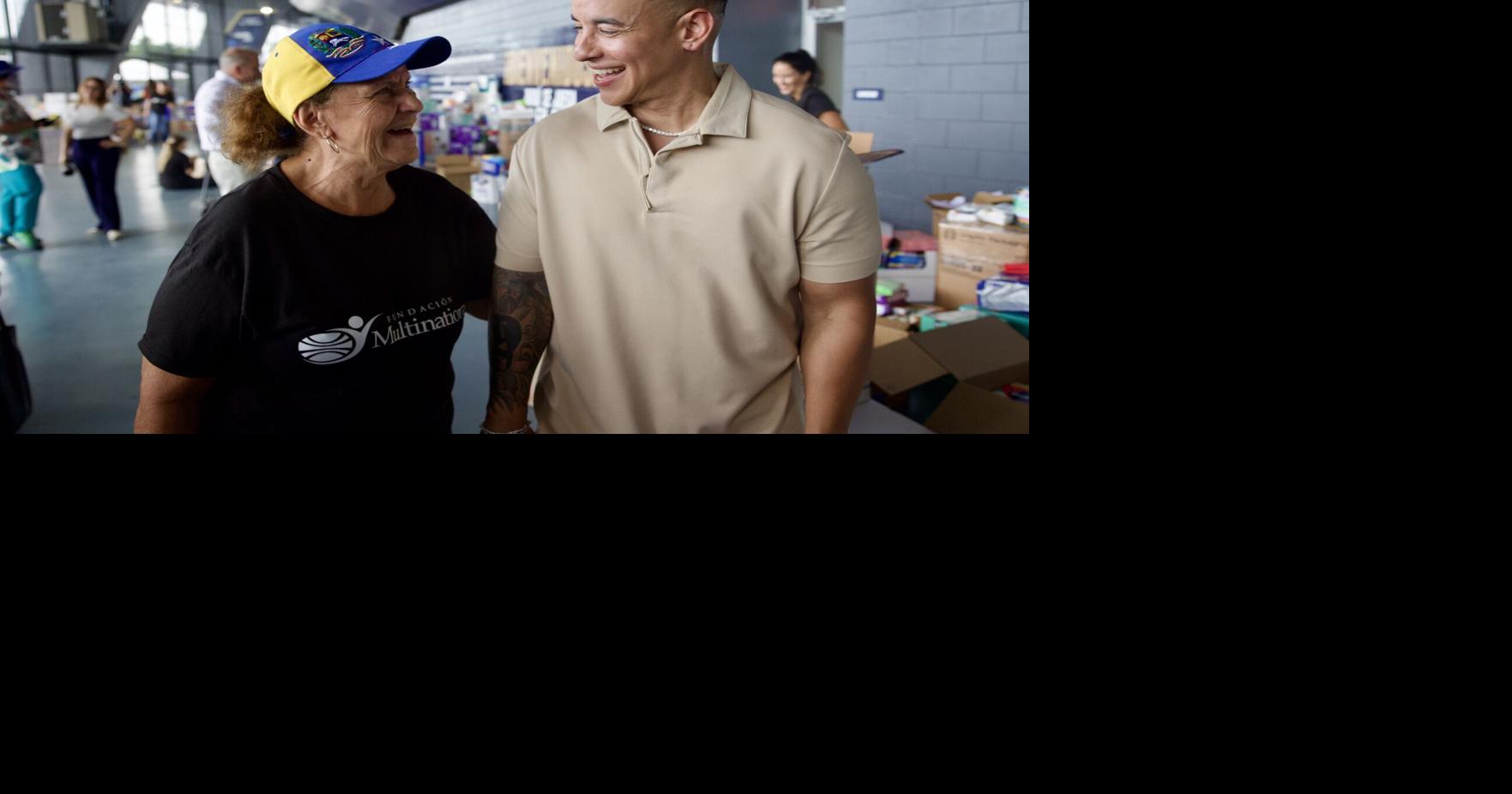 Daddy Yankee visita centro de acopio en el Bithorn para apoyar a damnificados por sismos en Venezuela