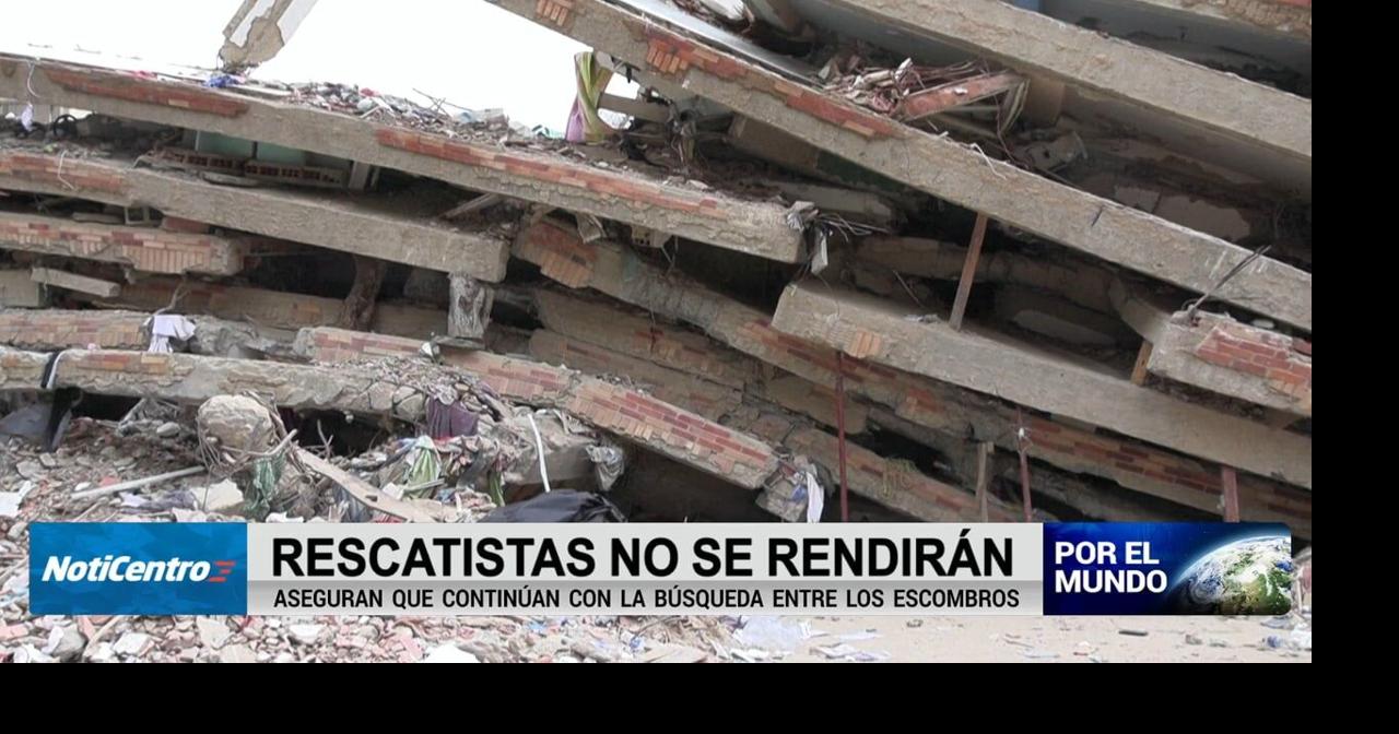 Voluntario busca restos de familiares entre escombros de terremotos en Venezuela