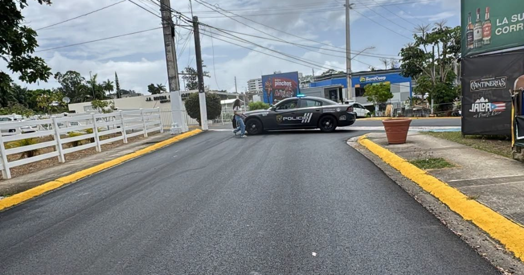 Motorista en condición grave tras accidente en restaurante de Aibonito