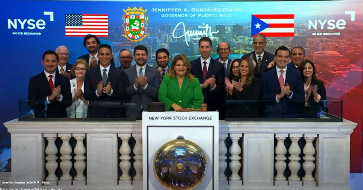 Gobernadora toca la campana en la Bolsa de Valores de Nueva York