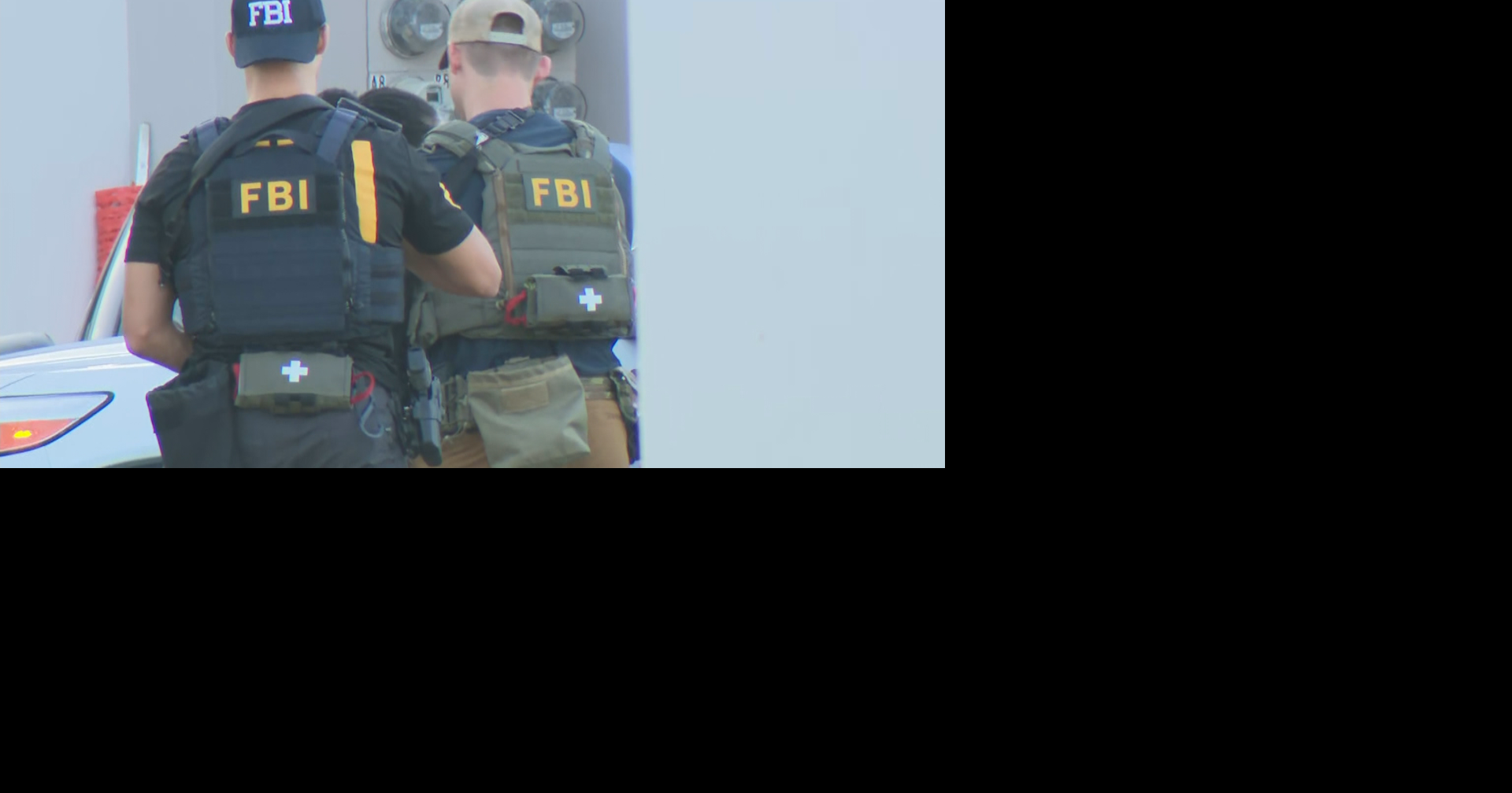 FBI y Policía ejecutan operativo de allanamientos en complejo de vivienda en Loíza