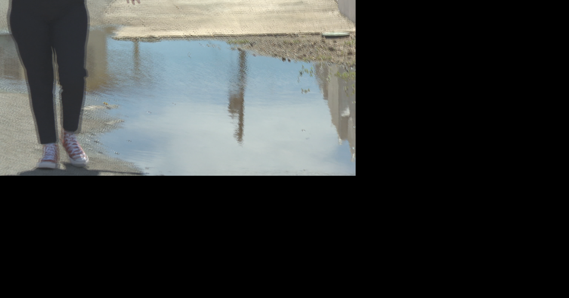 Residentes de Salinas denuncian salidero que afecta presión del agua y genera problemas de salud