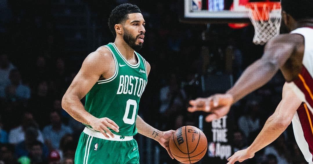 Celtics derrotan al Heat con triple-doble de Jayson Tatum