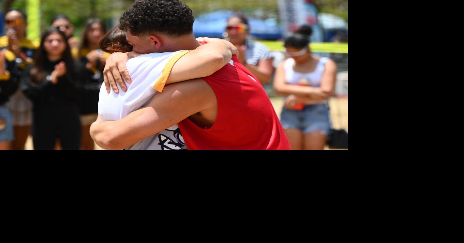 Estudiantes realizan emotivo homenaje a Axel; joven atleta que falleció en accidente de motora