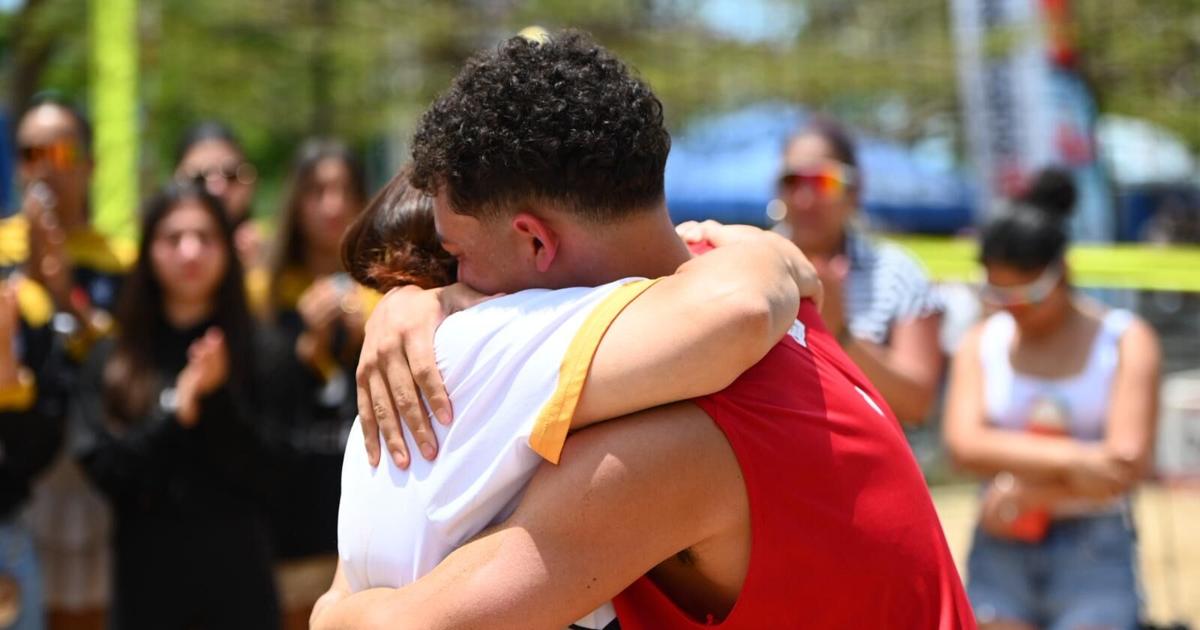 Estudiantes realizan emotivo homenaje a Axel; joven atleta que falleció en accidente de motora