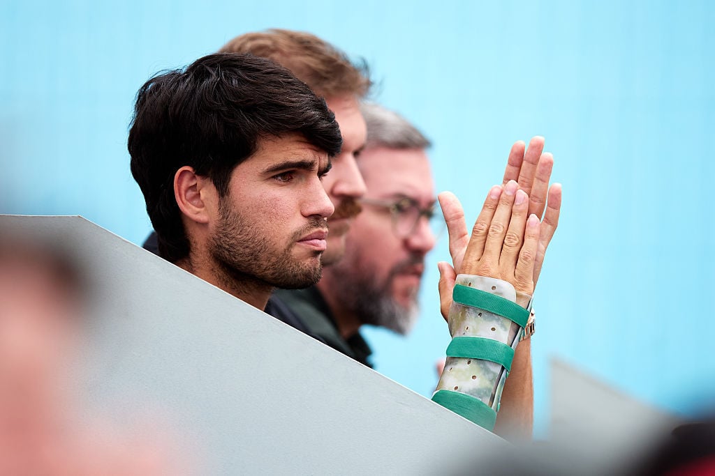 Alcaraz también renuncia a Wimbledon tras perderse Roland Garros por lesión de muñeca