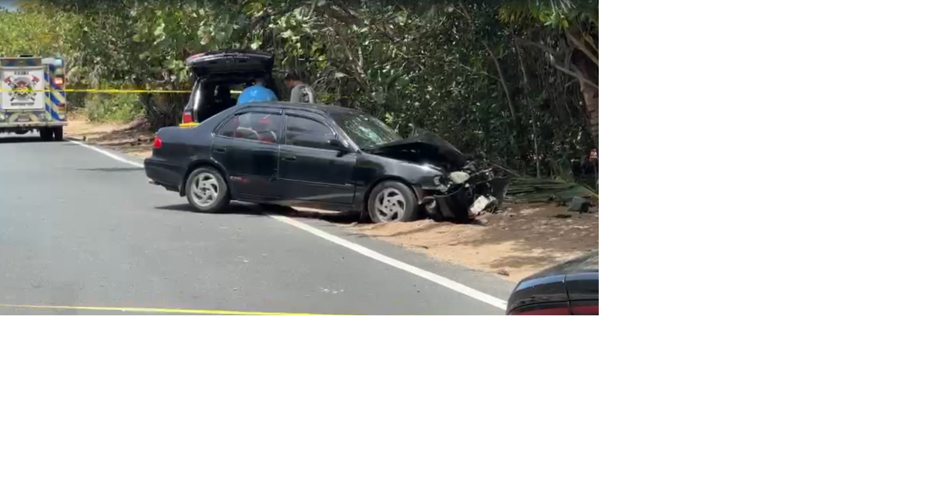 Dos mujeres se estrellan contra auto en playa de Manatí, una murió en escena
