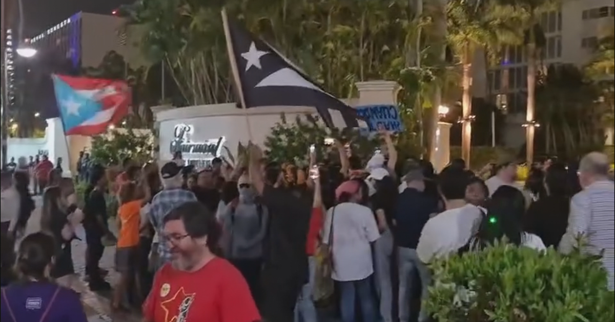Protestas afuera del cumpleaños 50 de Jennifer González por crisis de agua y luz