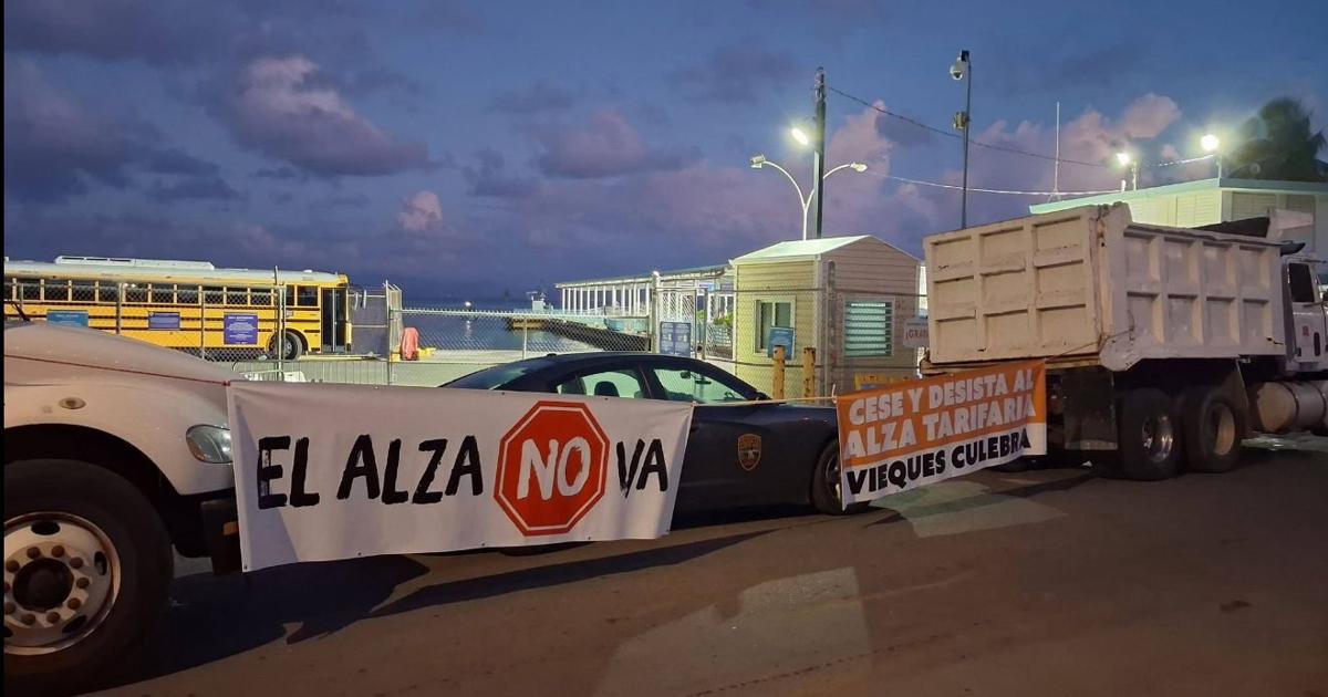 Viequenses bloquean terminal de lanchas para protestar costo de pasajes