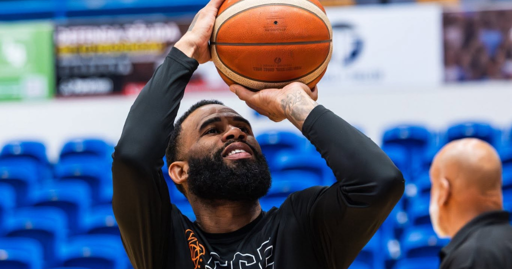 Cangrejeros separan a Walter Hodge por querella de violencia de género