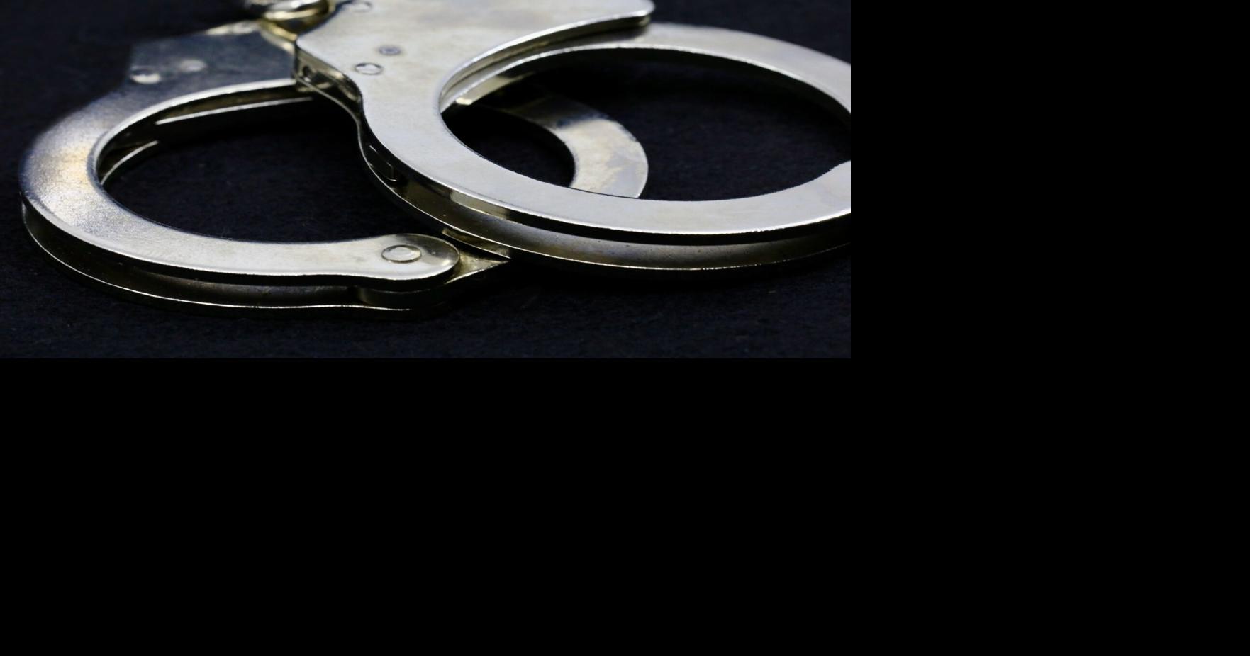 Arrestan a agente de drogas tras presuntamente escalar cuarto de evidencia