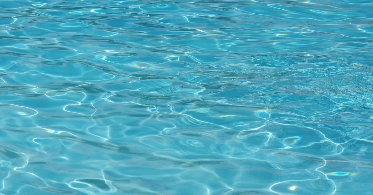 Menor de 11 años de Nueva York muere ahogado en piscina de condominio en Condado