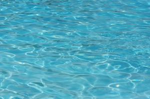 Imagen del artículo de WAPA: Niño que vacacionaba en la isla con su familia fallece ahogado en piscina de Condado
