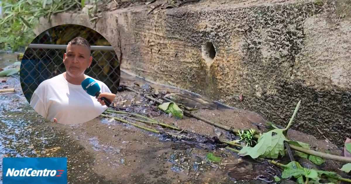 Residente de Villa Kennedy denuncia ocho meses con aguas residuales en su patio en San Juan