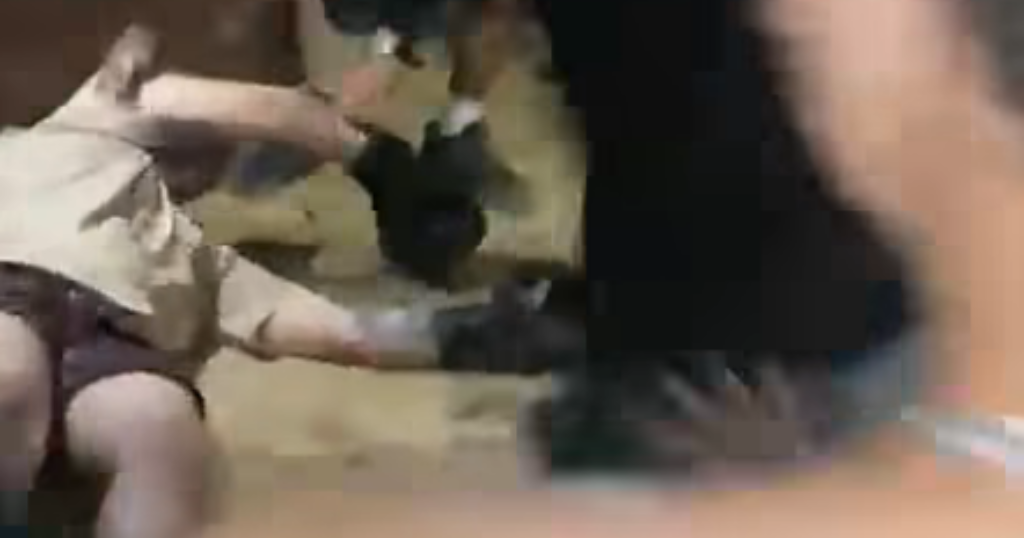 Pelea de boxeo callejera en Noche de San Juan deja joven noqueado en Isla Verde