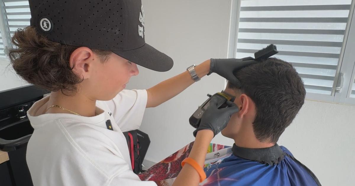 Joven de 13 años de Cidra persigue su sueño de ser barbero desde su hogar