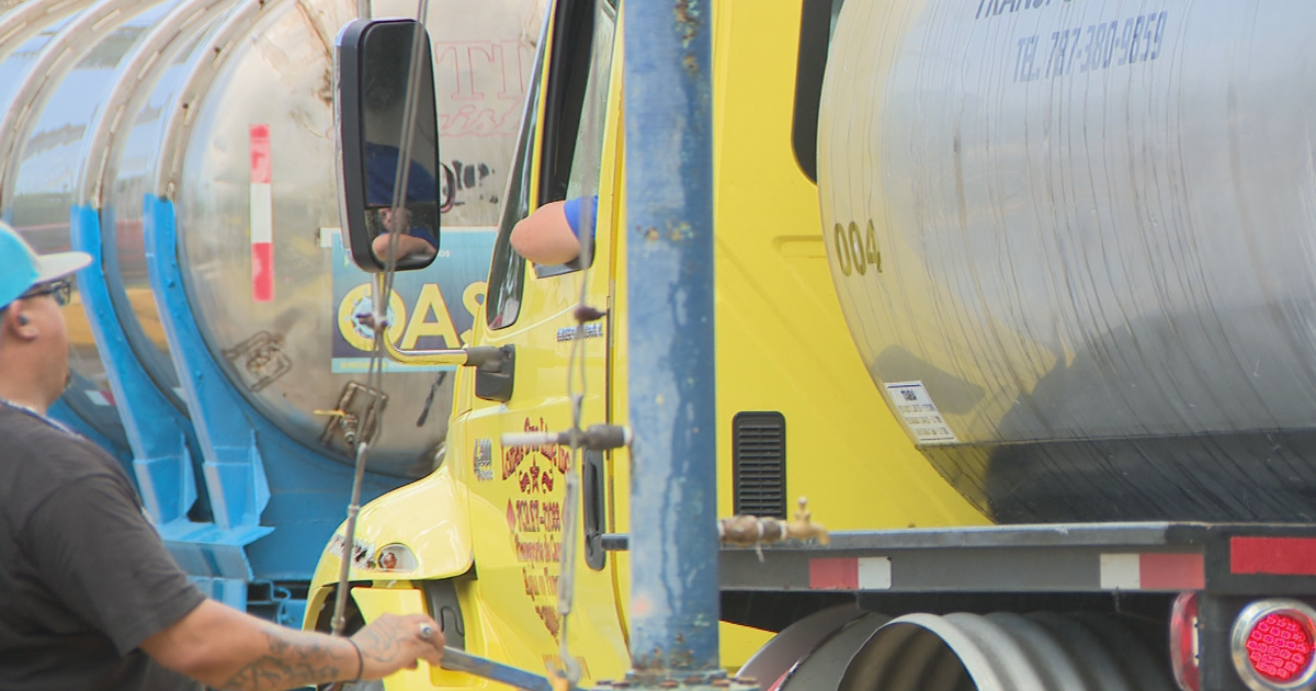 Suplidores trabajan hasta 18 horas para abastecer a residentes de San Juan sin agua