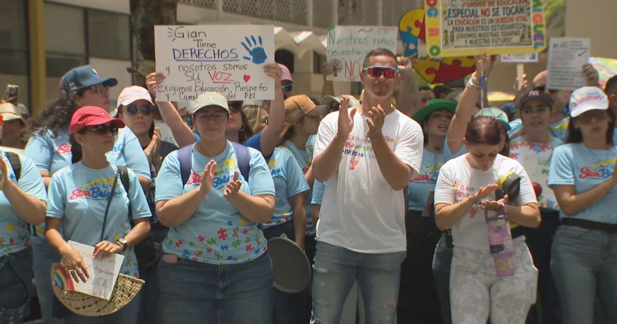 Padres y maestros protestan ante JSF por falta de fondos para Educación Especial