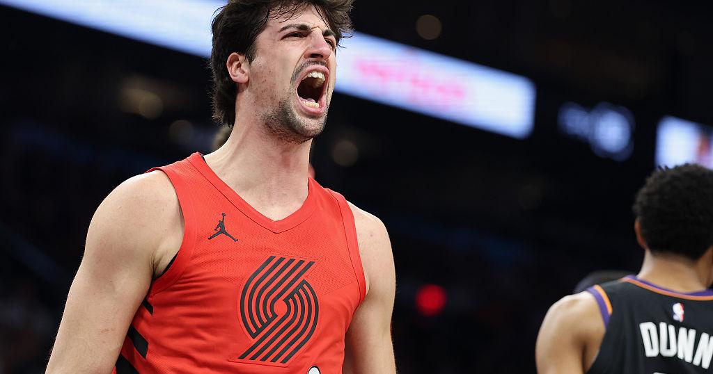 Hornets permanecen vivos, Trail Blazers clasifican a los playoffs de la NBA