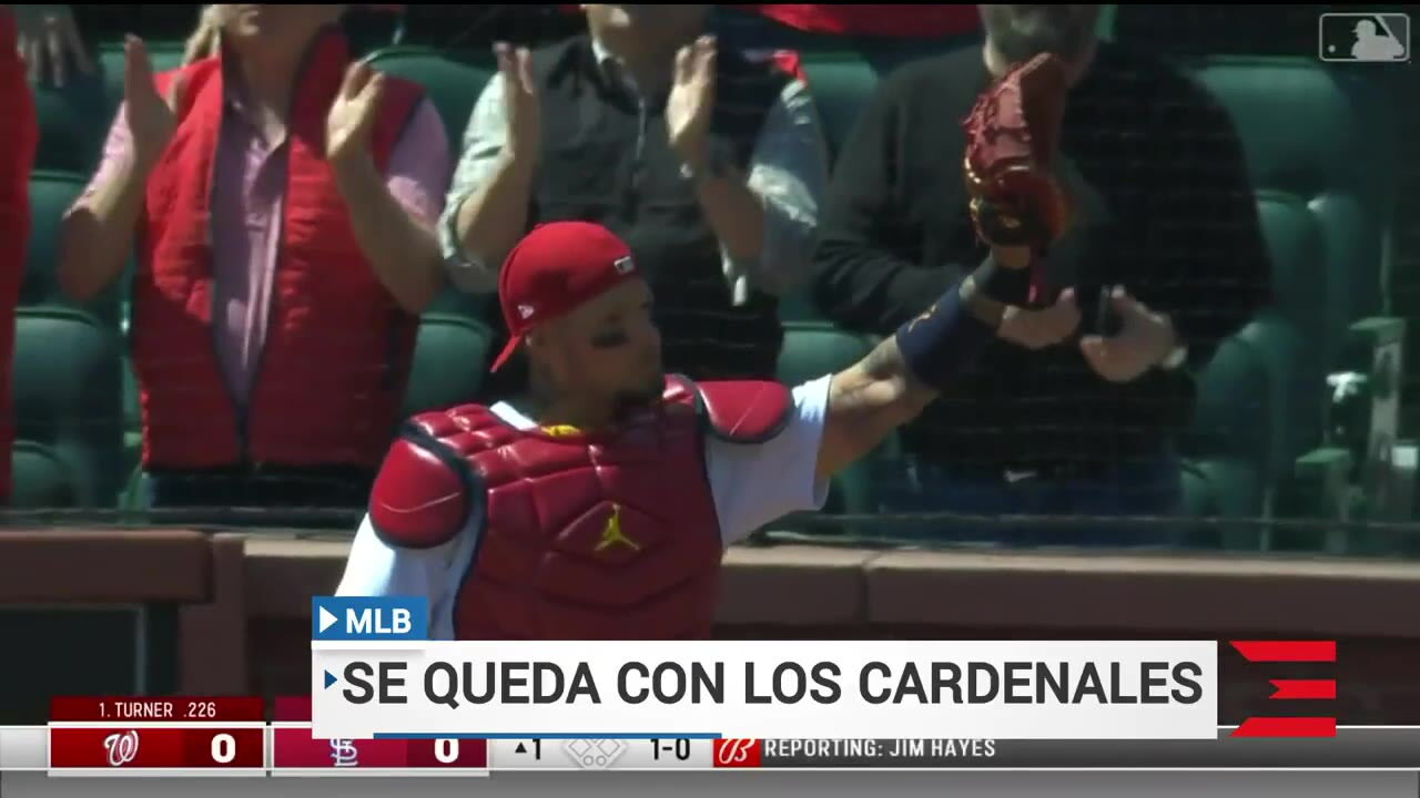 Yadier Molina se queda en San Luis