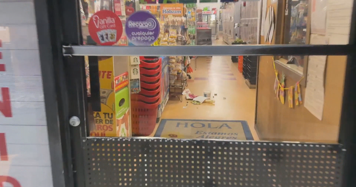 Tres ladrones encapuchados intentan robar supermercado en Corozal y huyen ante trabajadores