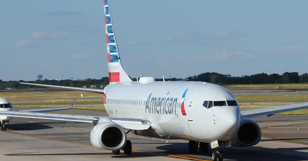 American Airlines reanuda vuelos tras interrupción tecnológica a nivel nacional
