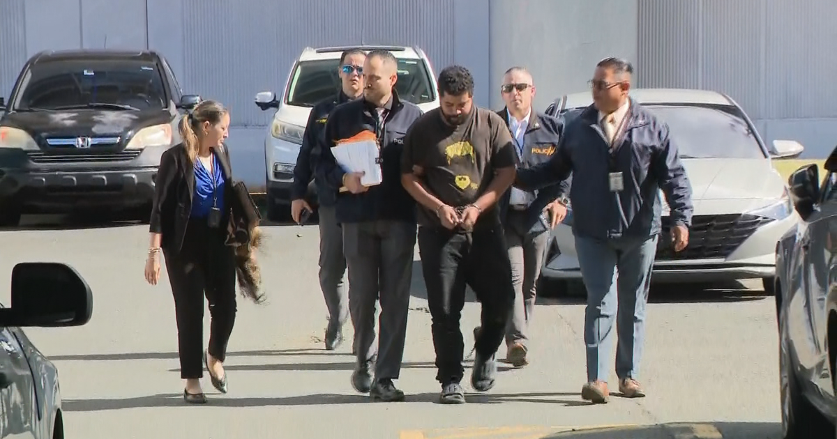 Radican cargos contra pareja por presuntamente causarle trauma cerebral a bebé de cuatro meses