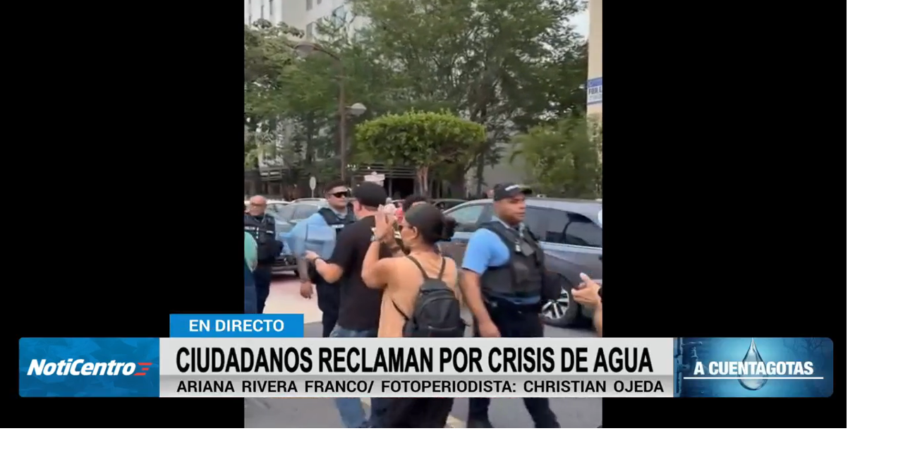 Ciudadanos protestan frente al hotel donde la gobernadora celebró su cumpleaños