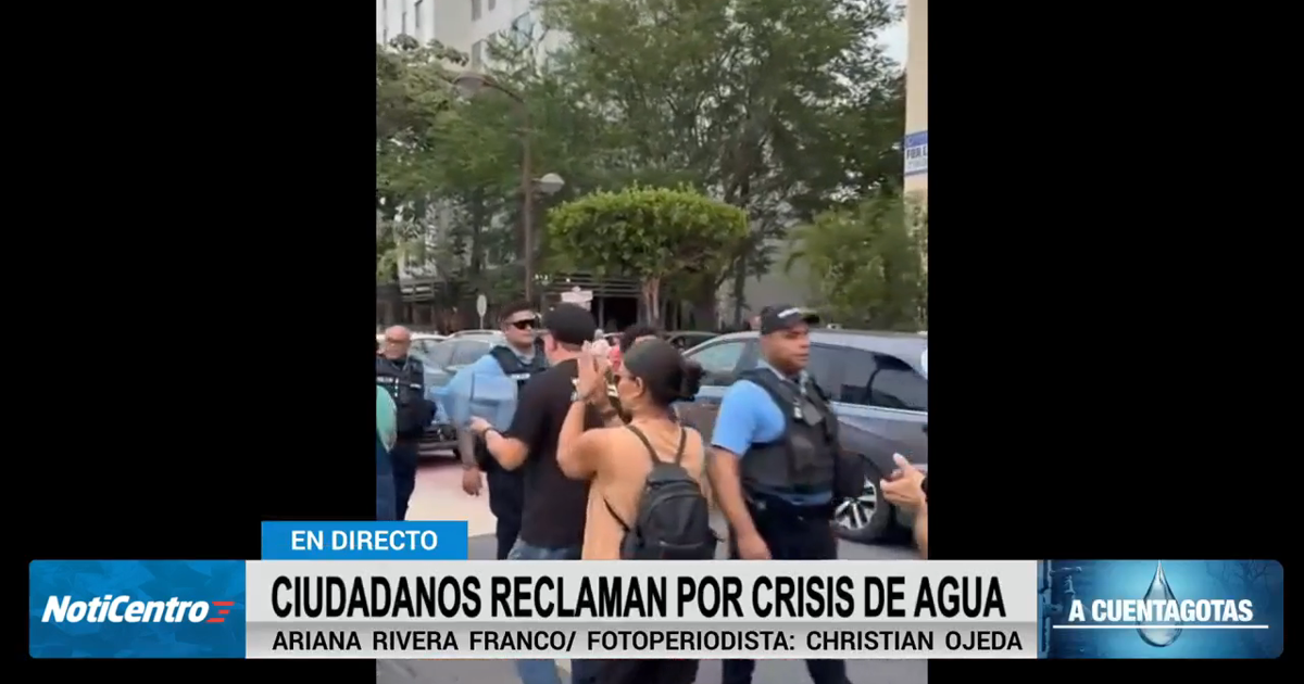 Ciudadanos protestan frente al hotel donde la gobernadora celebró su cumpleaños