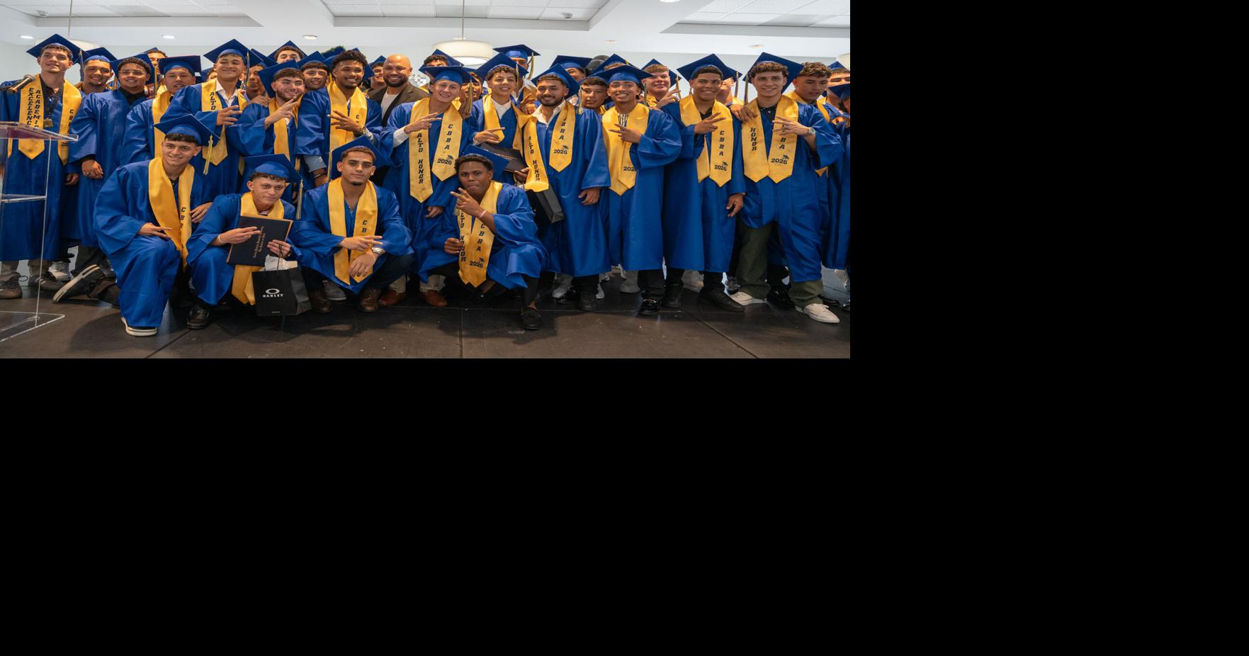 Carlos Beltrán Baseball Academy celebra graduación con 40 estudiantes, todos con plaza universitaria
