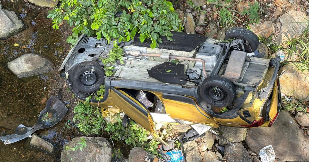 Guardia de seguridad se va por barranco en San Juan, alega se quedó dormido