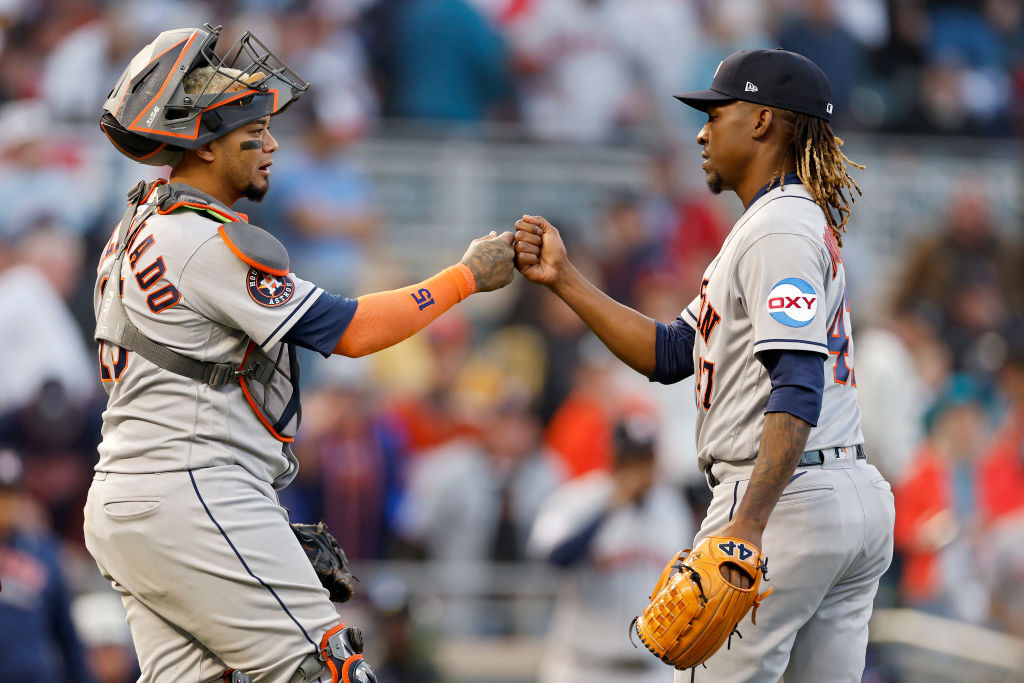 Atléticos vencen a los Astros, Andrus empuja 3