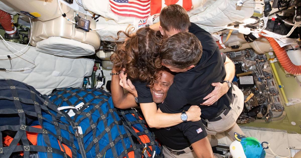 Astronautas de "Artemis II" más cerca de volver a la Tierra