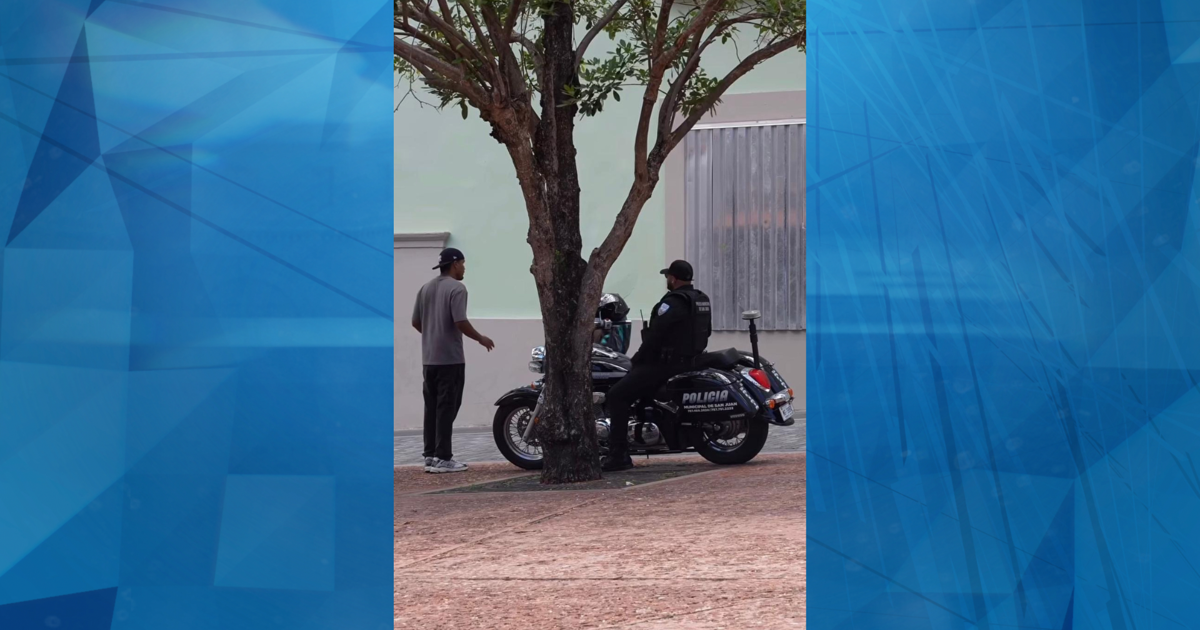 Autoridades buscan a dos jovenes por realizarle "broma" a un policía municipal