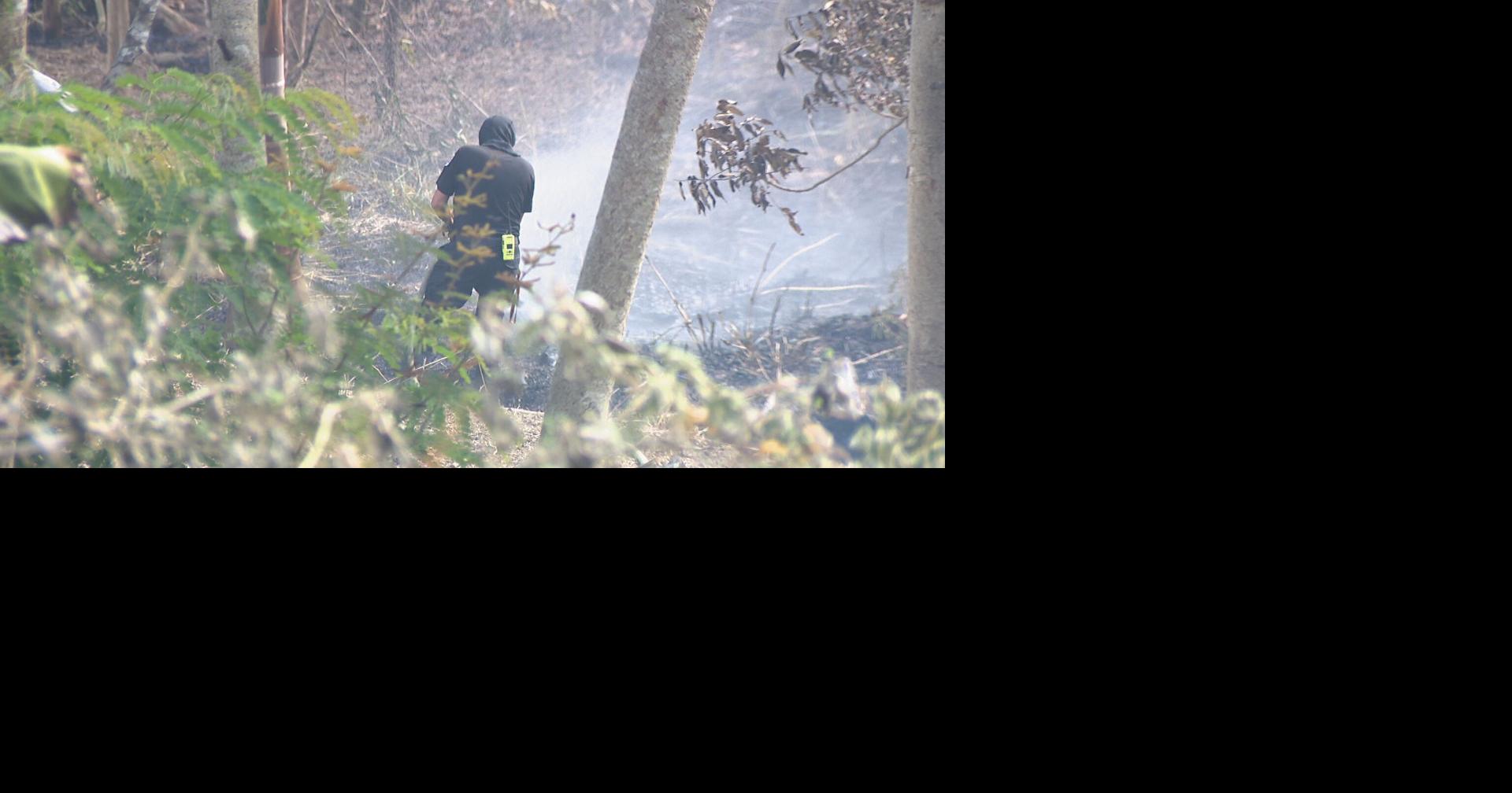 Incendio forestal en barrio Barrazas de Carolina desaloja familias; 75% controlado