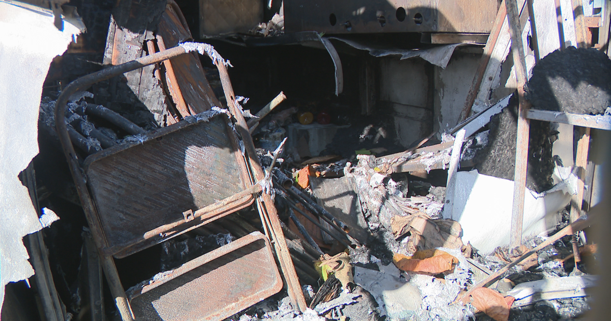 Madre de Morovis pierde su guagua-comercio en incendio y pide ayuda para recuperarse