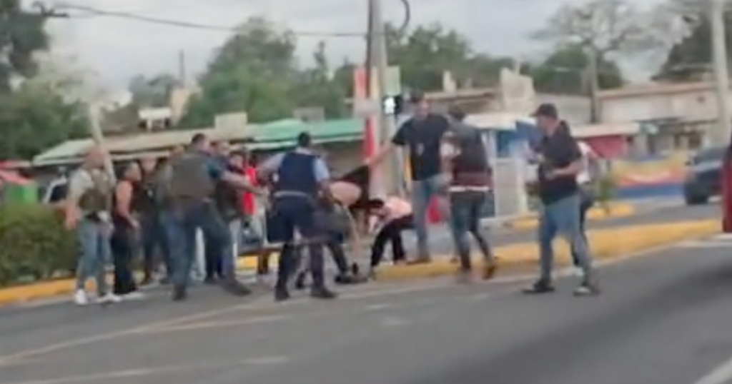 Operativo contra sospechosos de robo desata motín en plena carretera en Loíza