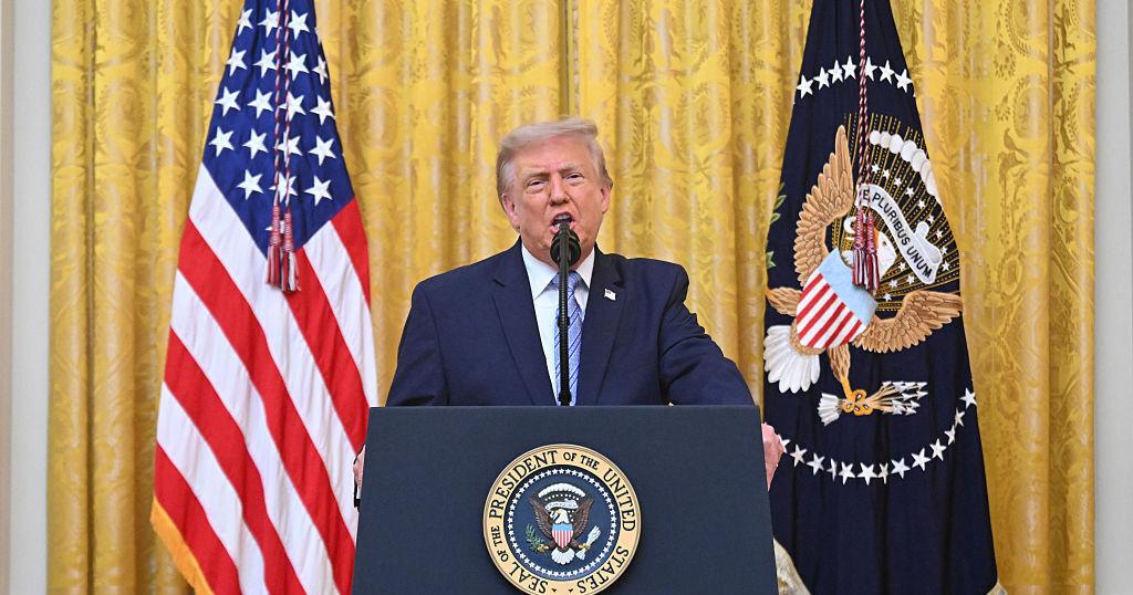 Trump hace alegaciones no probadas de fraude electoral en discurso televisado