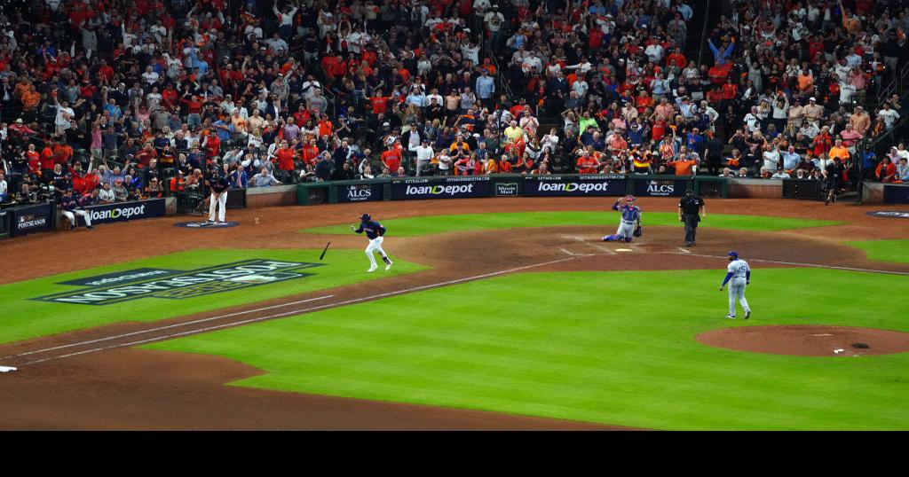 Astros de Houston vencen a los Rangers, que aún aventajan la Serie