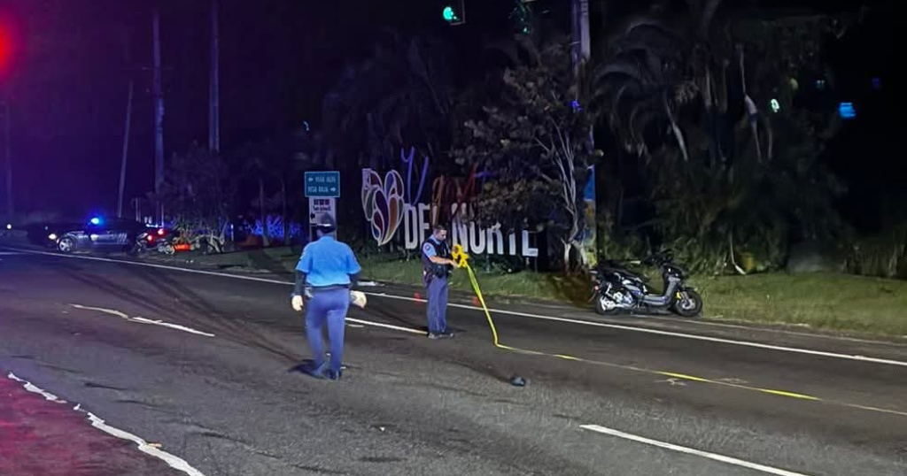 Policía: boquete provoca accidente grave entre dos motoras en Vega Alta